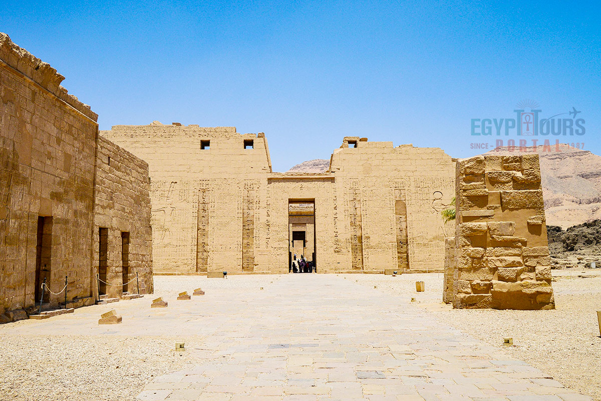 Architecture of the Valley of the Nobles - Egypt Tours Portal