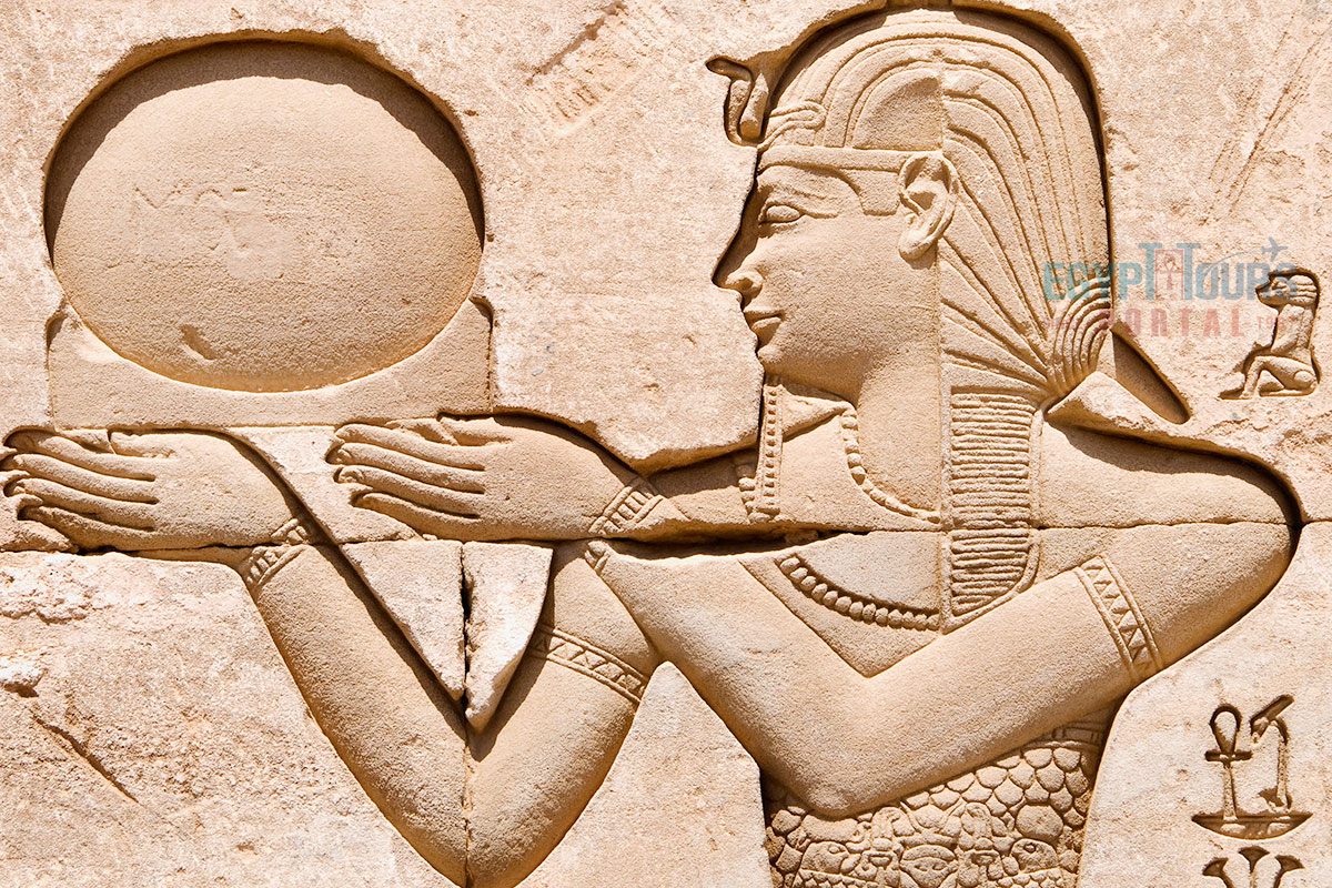 History of Queen Cleopatra - Egypt Tours Portal